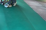 化工设备车间钢花纹地板上铺设防静电橡胶地垫怎么固定？